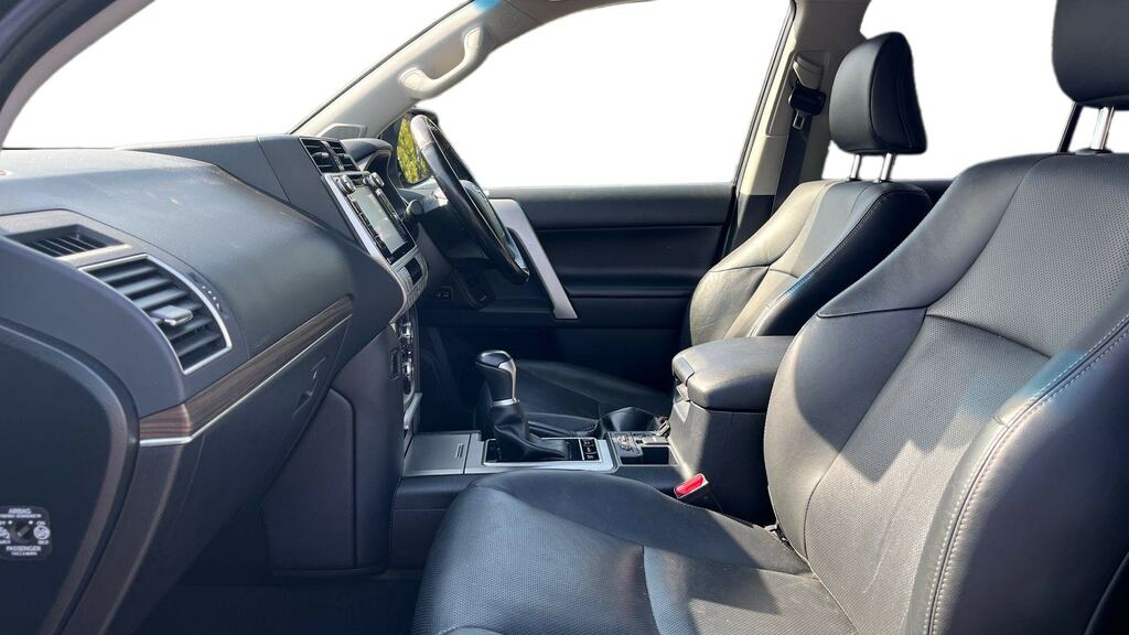 Toyota Land Cruiser 2.8 D-4d Invincible 7 Seats Grey #3