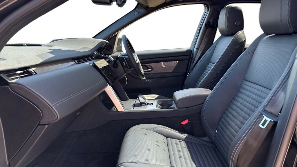 Land Rover Discovery Sport 1.5 P270e Metropolitan 5 Seat GF26URD Black #3