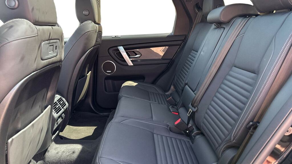 Land Rover Discovery Sport 1.5 P270e Metropolitan 5 Seat GF26URD Black #4