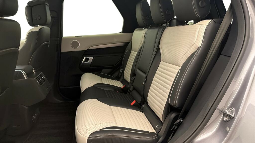 Land Rover Discovery 3.0 D300 Dynamic Hse KR24WYL Grey #4