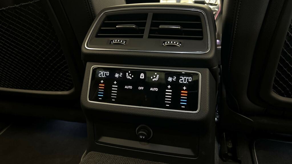 Audi A6 Saloon Black Edition Black #38