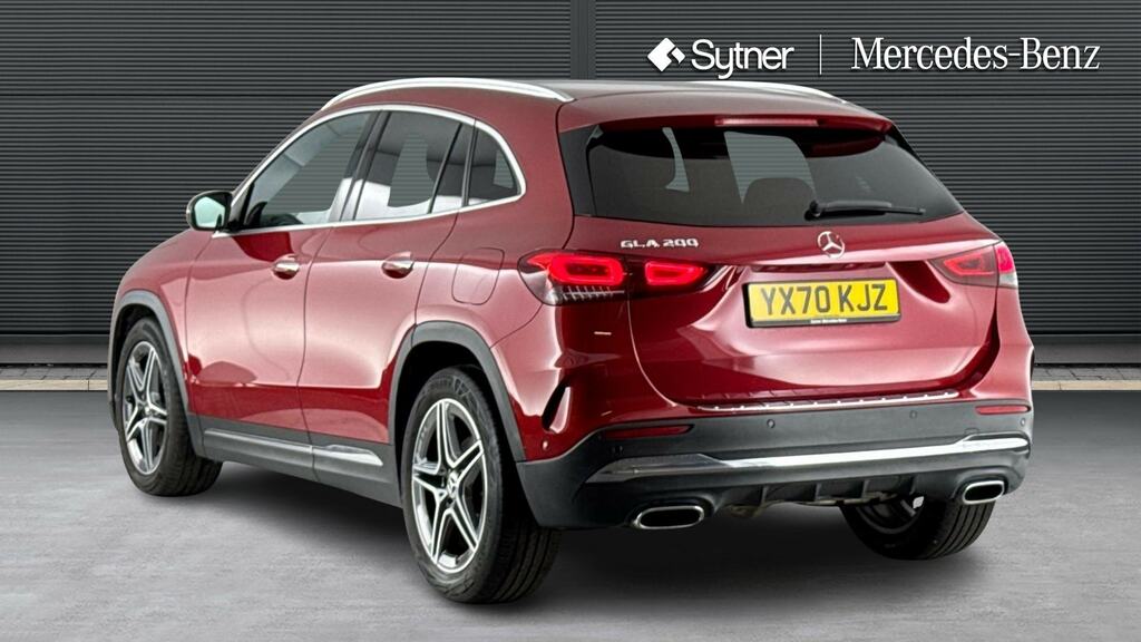 Mercedes-Benz GLA Class Gla 200 Amg Line Premium Red #2