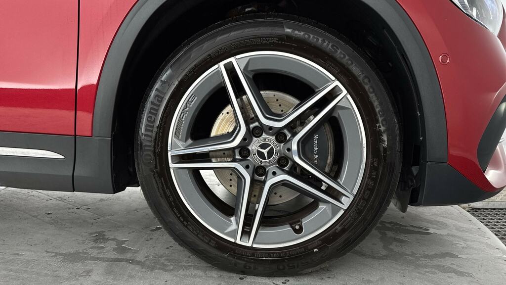 Mercedes-Benz GLA Class Gla 200 Amg Line Premium Red #5