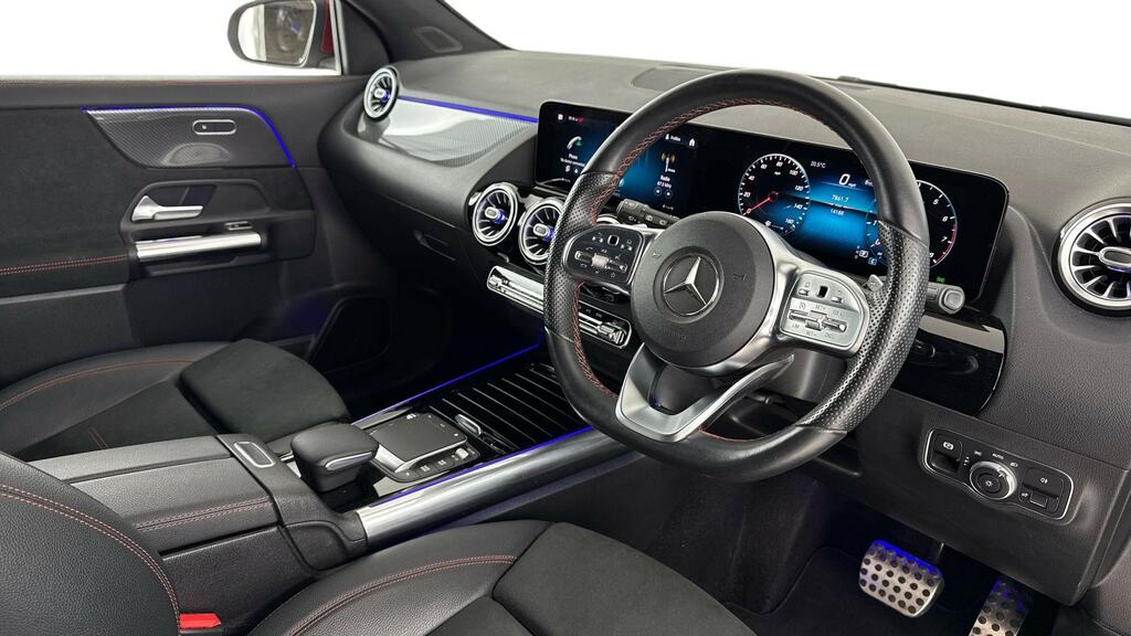 Mercedes-Benz GLA Class Gla 200 Amg Line Premium Red #3