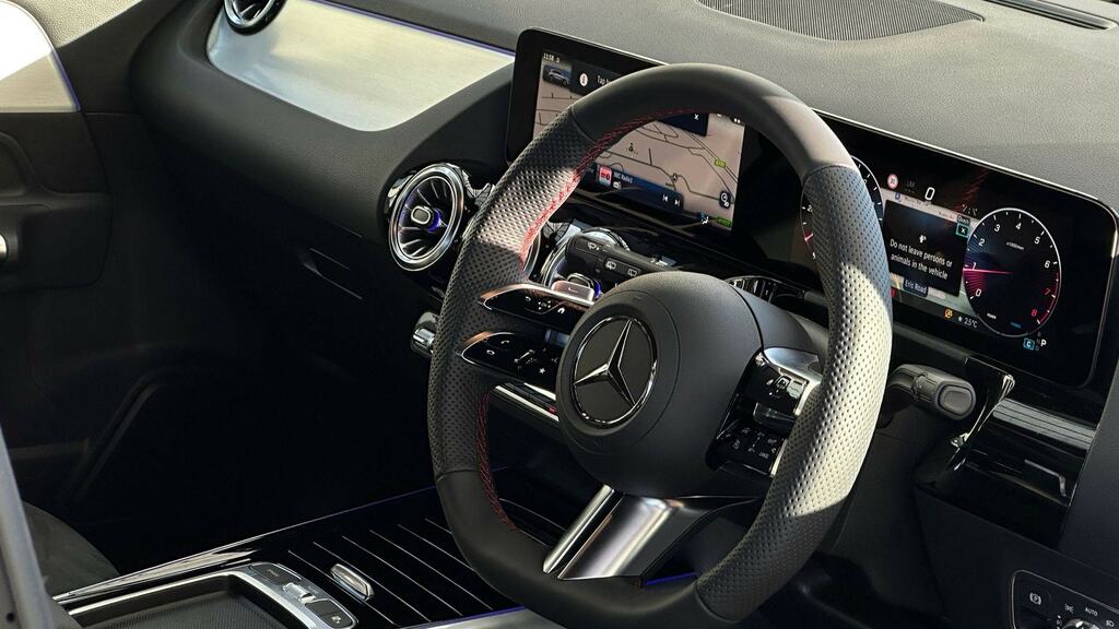 Mercedes-Benz GLA Class Gla 200D Amg Line Executive Black #3