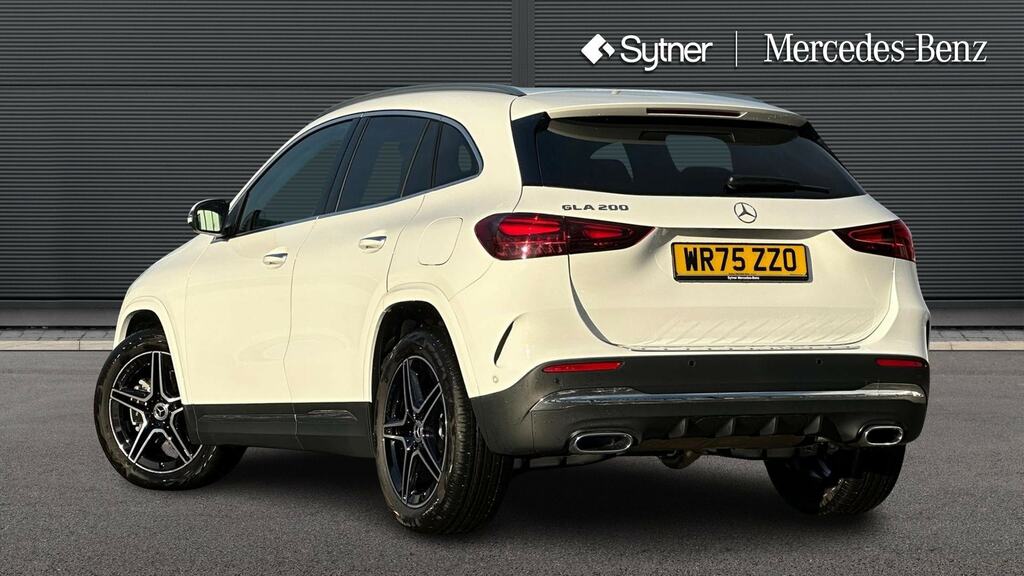 Mercedes-Benz GLA Class Gla 200D Amg Line Executive Black #2