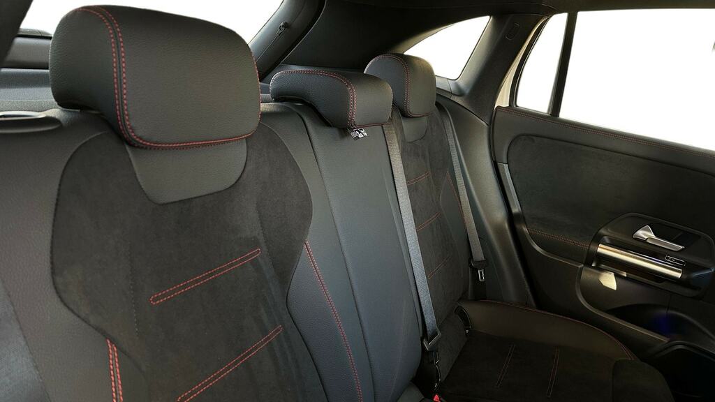 Mercedes-Benz GLA Class Gla 200D Amg Line Executive Black #12