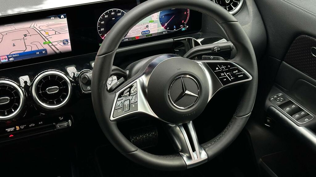 Mercedes-Benz GLA Class Gla 200 Rhd Black #9