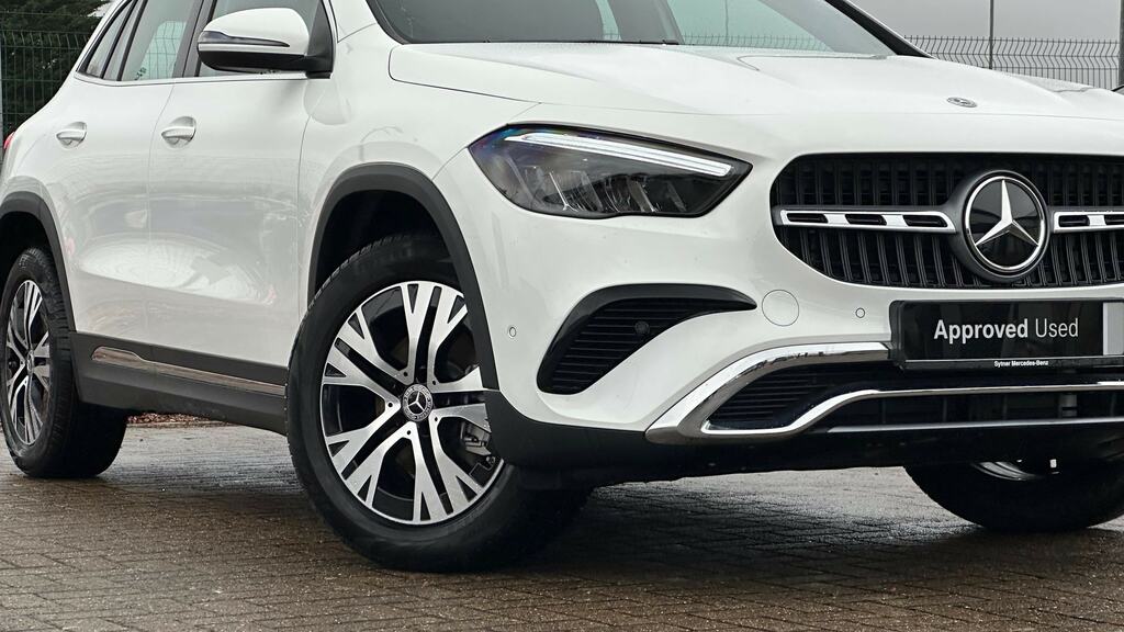 Mercedes-Benz GLA Class Gla 200 Rhd Black #19
