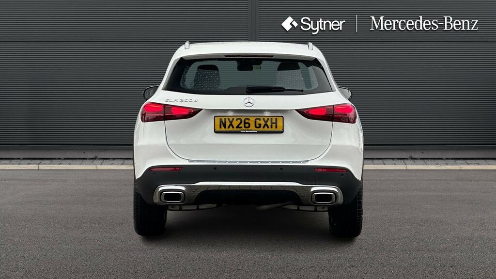 Mercedes-Benz GLA Class Gla 200 Rhd Black #7