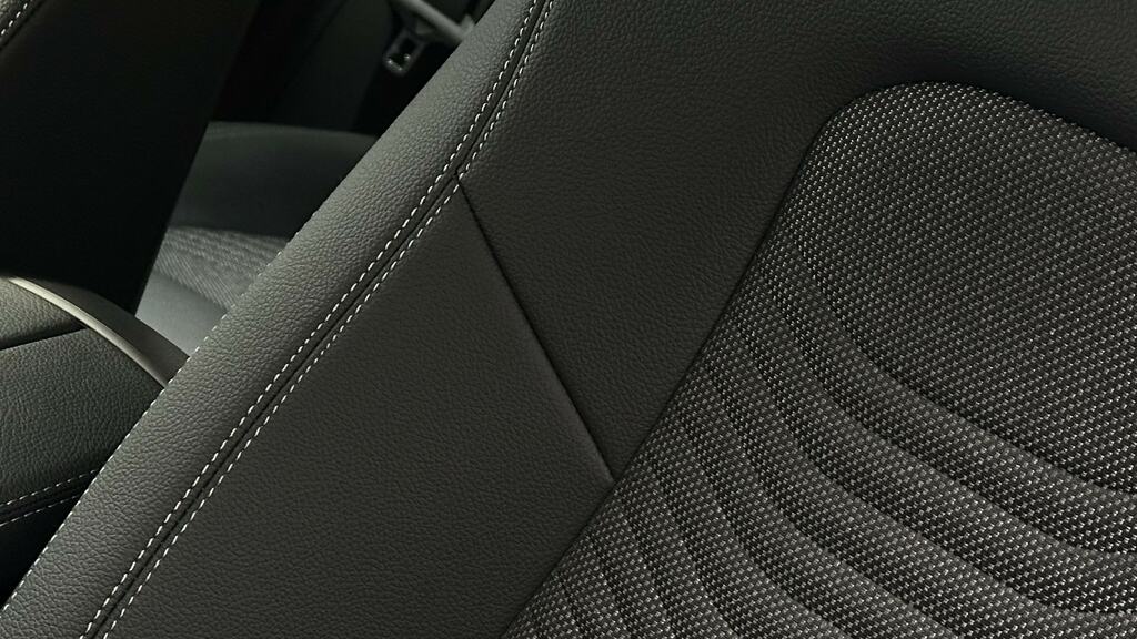 Mercedes-Benz GLA Class Gla 200 Rhd Black #17