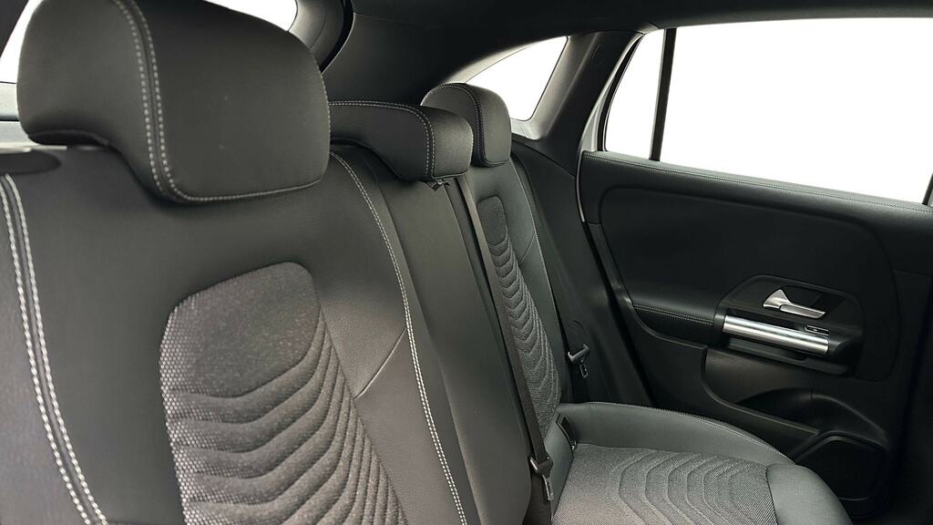 Mercedes-Benz GLA Class Gla 200 Rhd Black #12