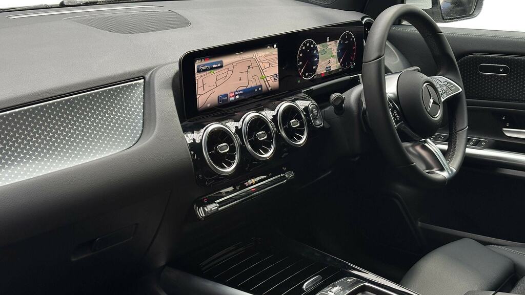 Mercedes-Benz GLA Class Gla 200 Rhd Black #8
