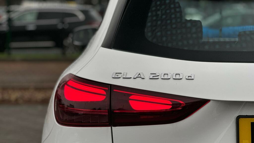 Mercedes-Benz GLA Class Gla 200 Rhd Black #20