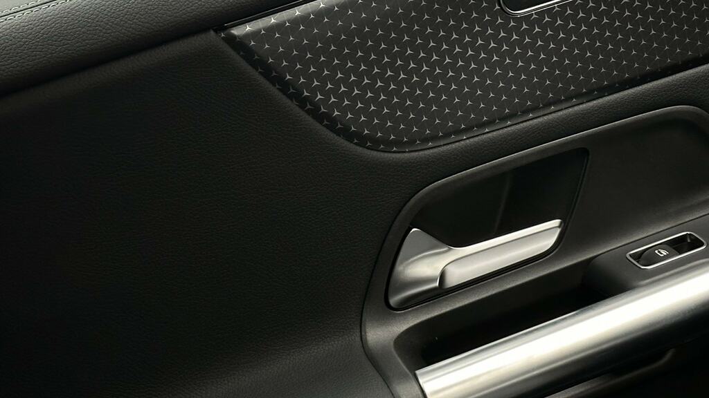 Mercedes-Benz GLA Class Gla 200 Rhd Black #23