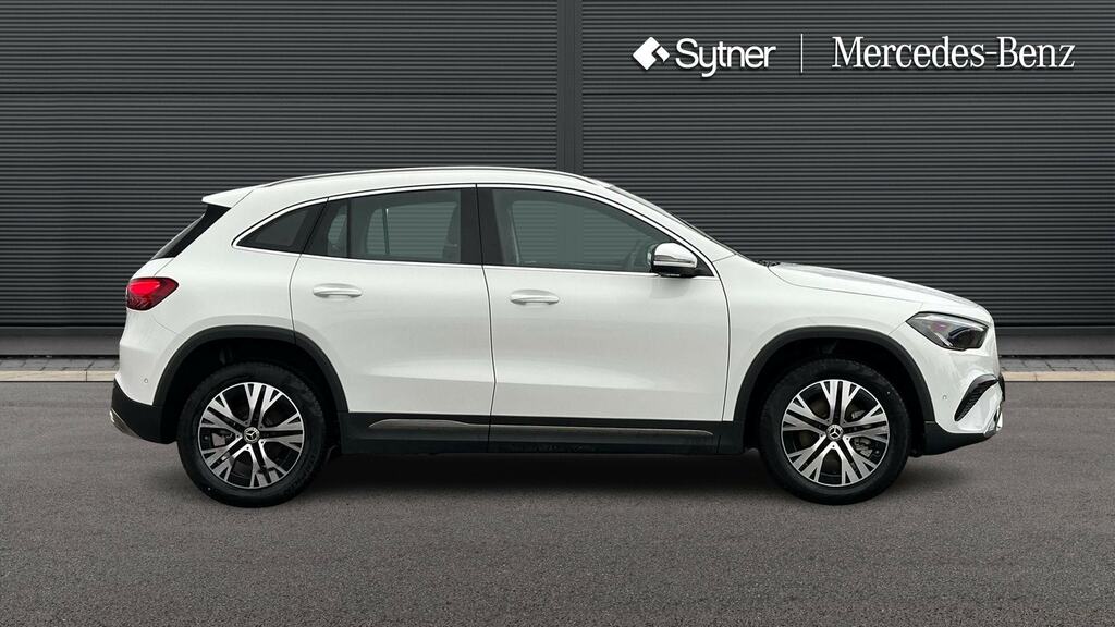 Mercedes-Benz GLA Class Gla 200 Rhd Black #4