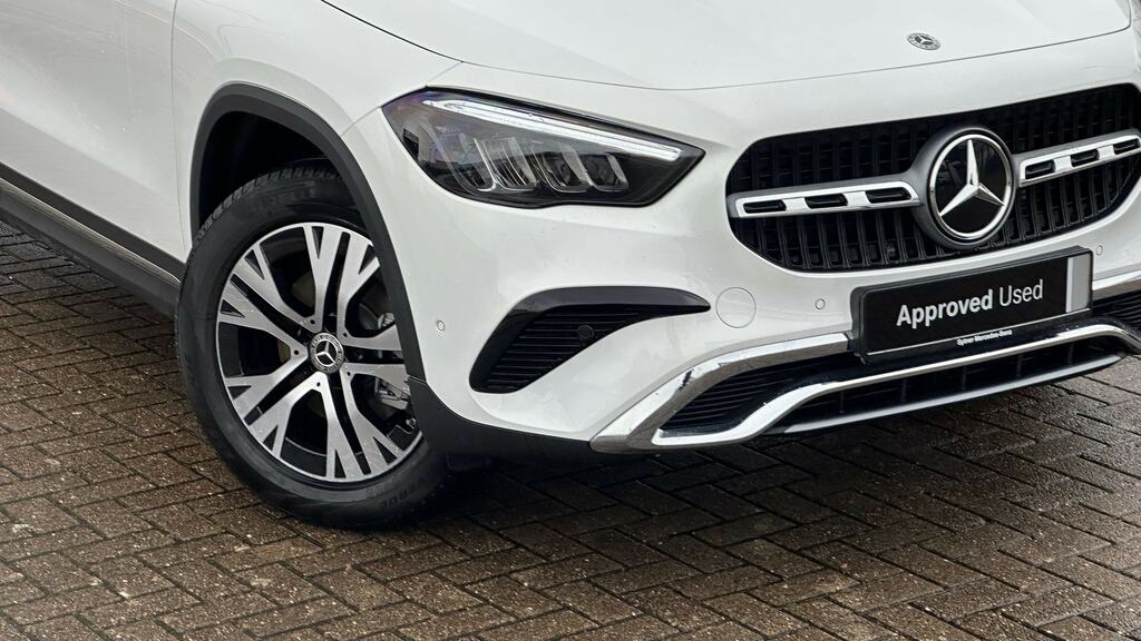 Mercedes-Benz GLA Class Gla 200 Rhd Black #18