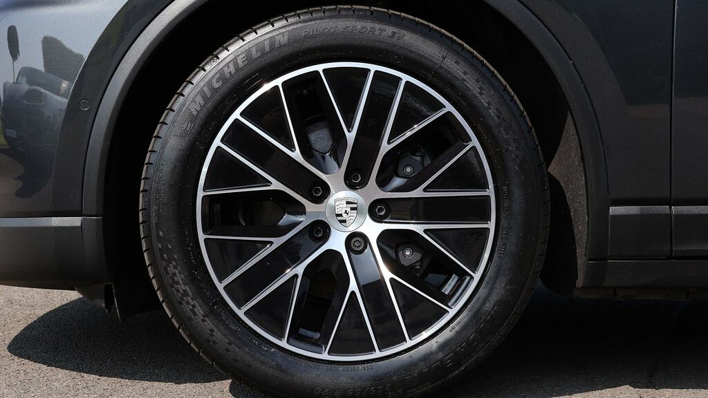 Porsche Macan 265Kw 100Kwh Grey #4