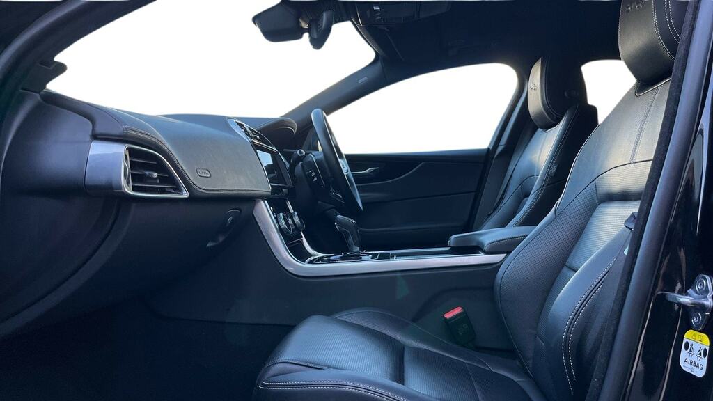 Jaguar XE 2.0 D200 R-dynamic Black MW21EFM Black #3