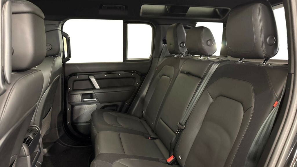 Land Rover Defender 110 3.0 D250 X-dynamic Hse 110 Black #4