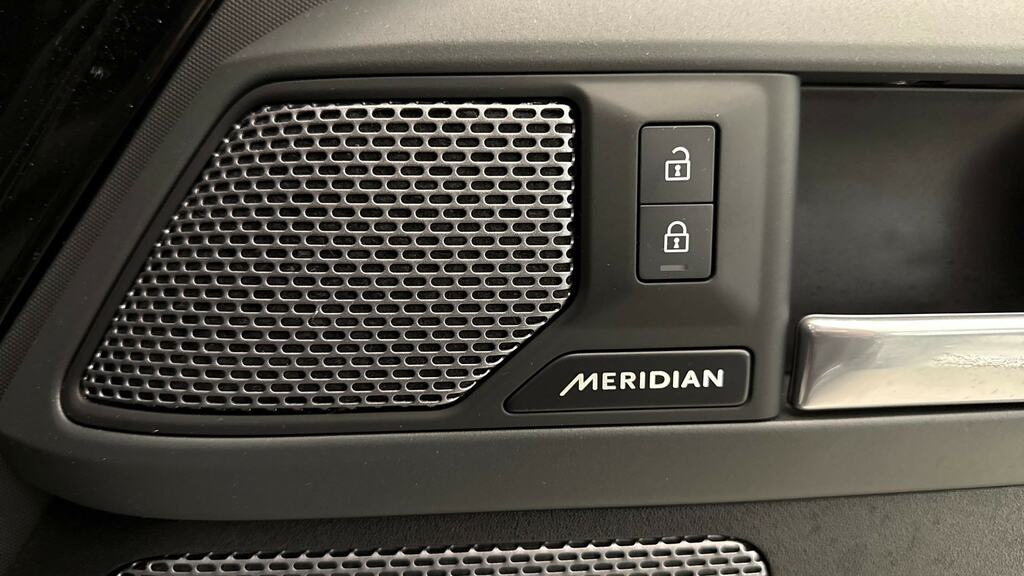 Land Rover Defender 110 D300 X-dynamic Se Eiger Grey Grey #24