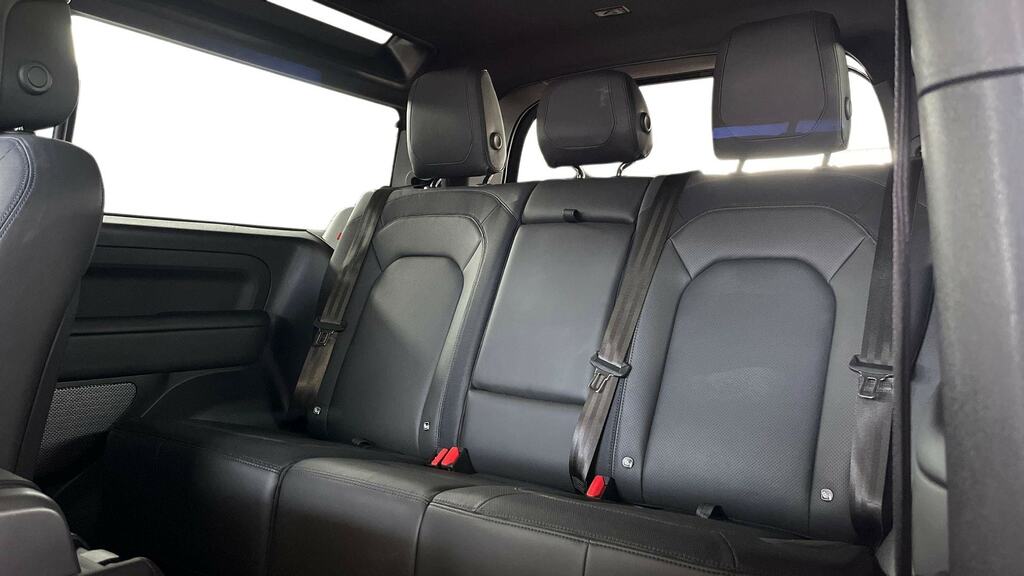 Land Rover Defender 90 3.0 D300 X-dynamic Hse 90 Black #4