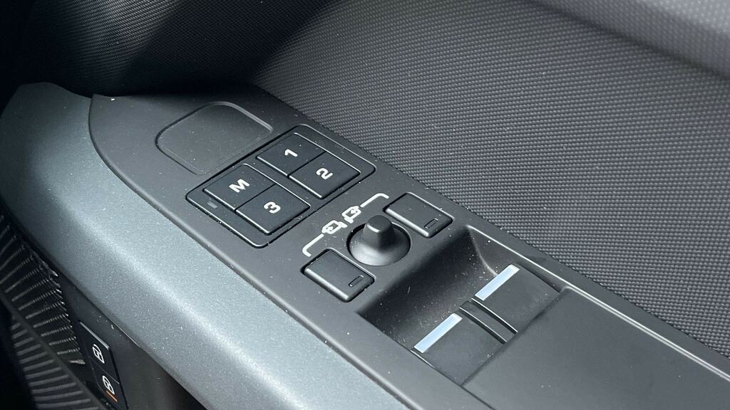 Land Rover Defender 90 X-dynamic Hse Grey #25