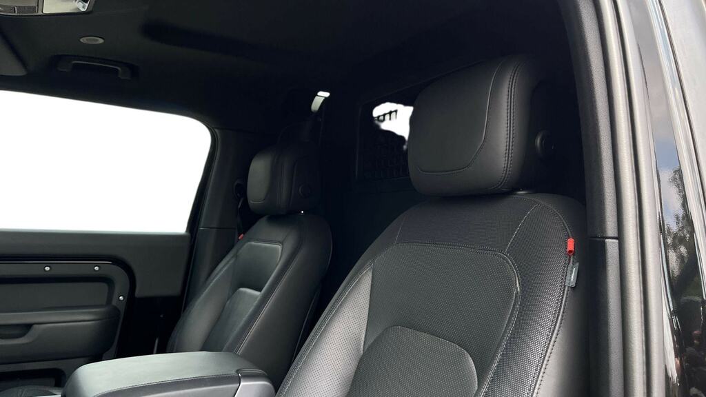 Land Rover Defender 90 3.0 D300 Hard Top X-dynamic Hse AJ73UMZ Black #4