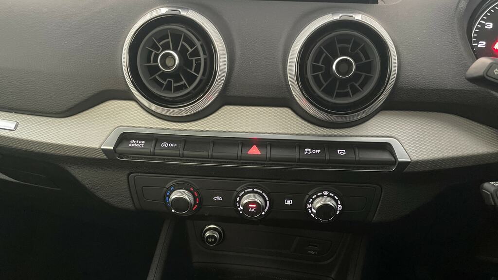 Audi Q2 35 Tfsi Black Edition Black #17