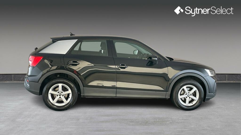 Audi Q2 30 Tfsi Technik Black #3