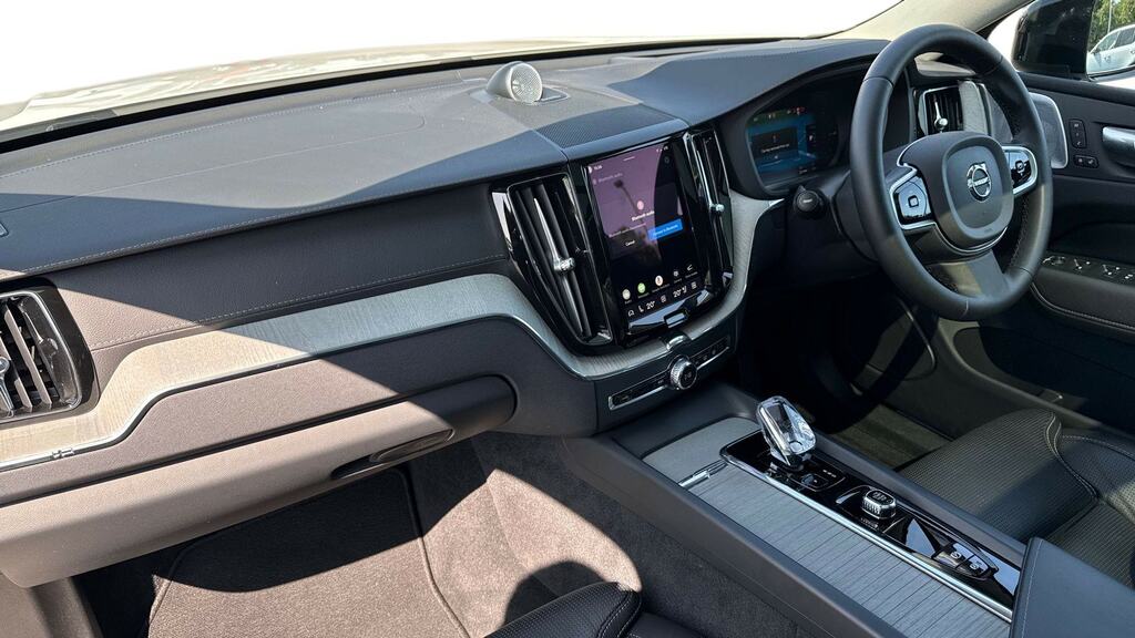 Volvo XC60 2.0 T8 455 Rc Phev Ultimate Dark Awd Gtron YY74BVS White #4