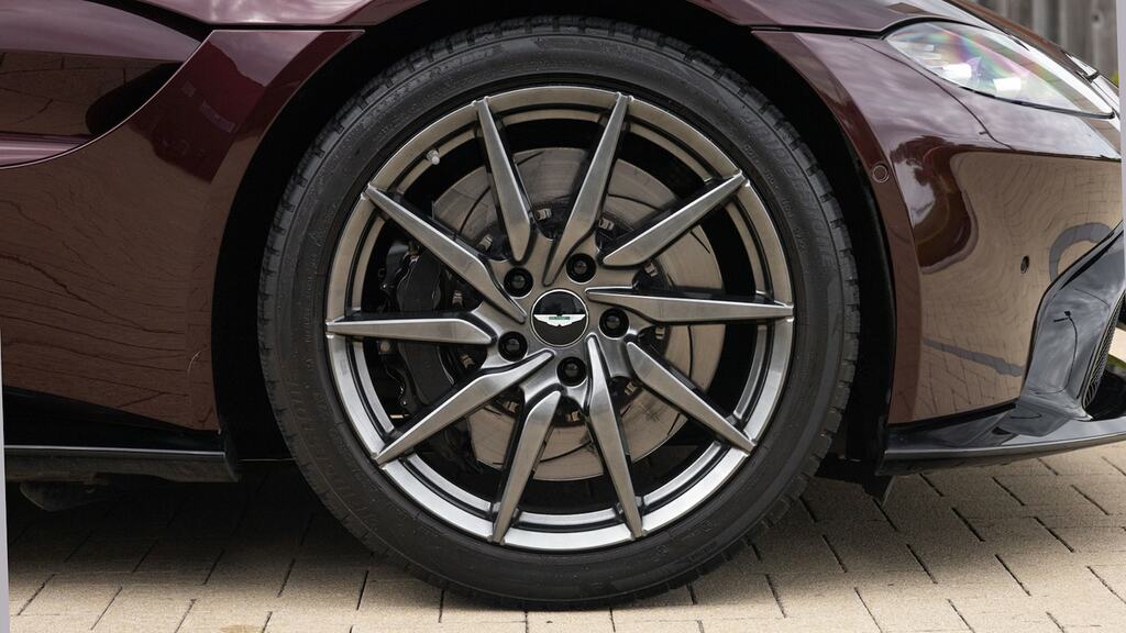 Aston Martin V8 Zf 8 Speed Red #4