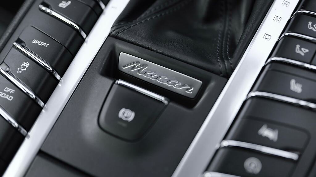 Porsche Macan Macan T Black #16