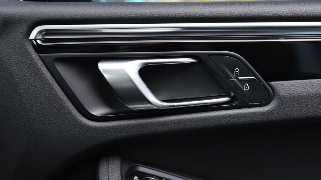 Porsche Macan Macan T Black #21