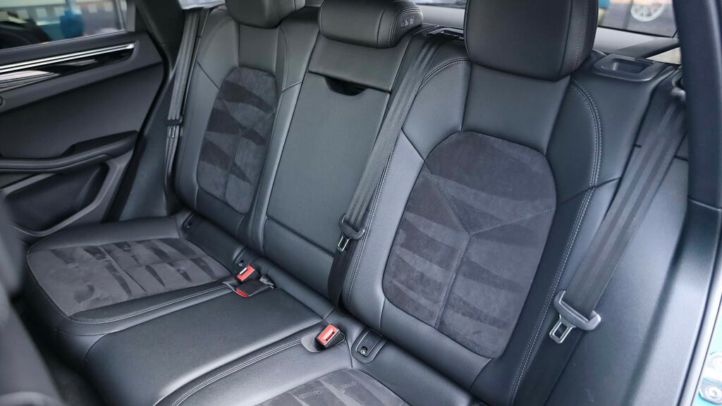 Porsche Macan Macan T Black #10