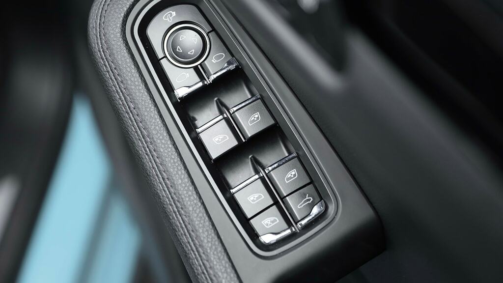 Porsche Macan Macan T Black #22