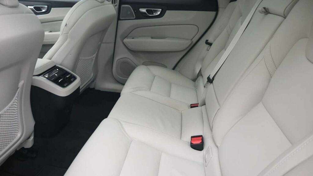 Volvo XC60 Suv #9