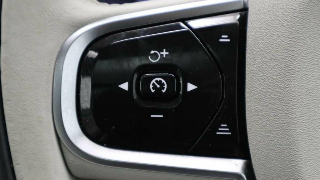 Volvo XC60 Suv #15
