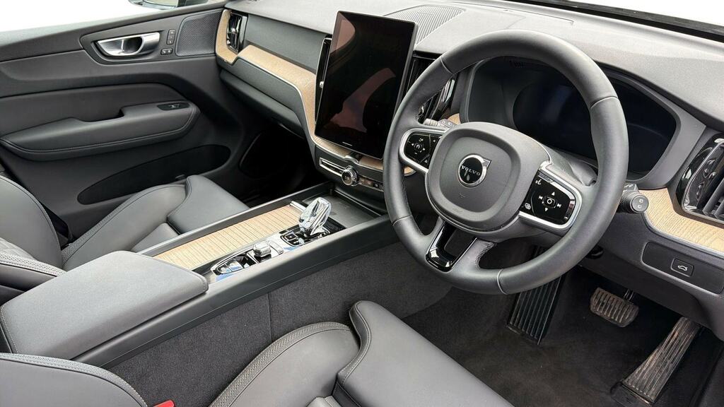 Volvo XC60 2.0 B5p Plus Dark Awd Geartronic RF25AYH Black #4