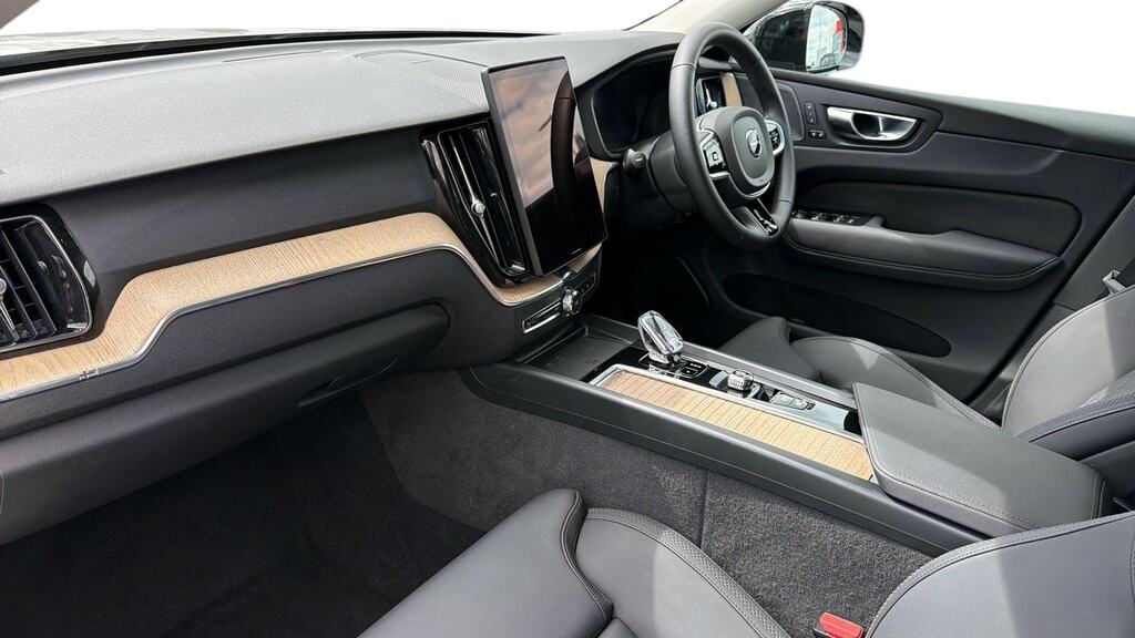 Volvo XC60 2.0 B5p Plus Dark Awd Geartronic RF25AYH Black #3