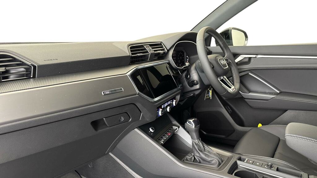 Audi Q3 35 Tfsi S Line S Tronic Black #2
