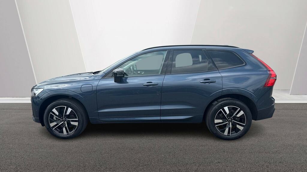Volvo XC60 Plus Black Edition Black #8