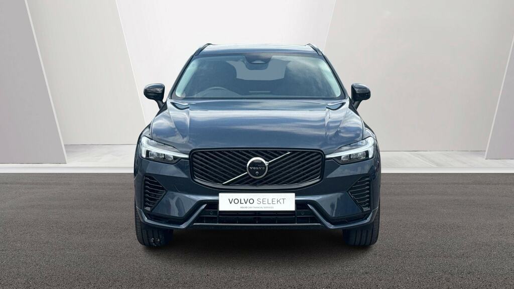 Volvo XC60 Plus Black Edition Black #12