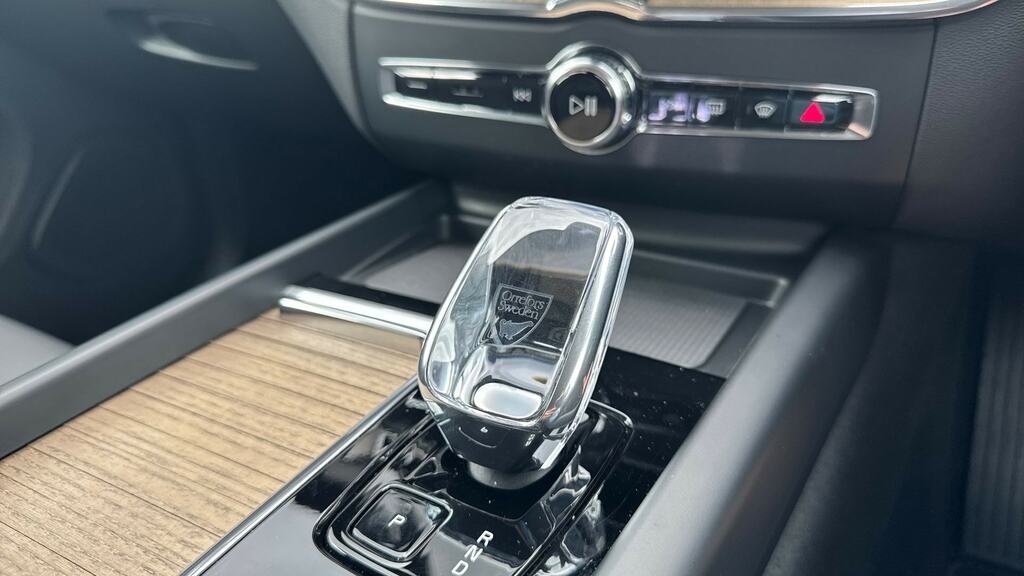Volvo XC60 Plus Black Edition Black #44