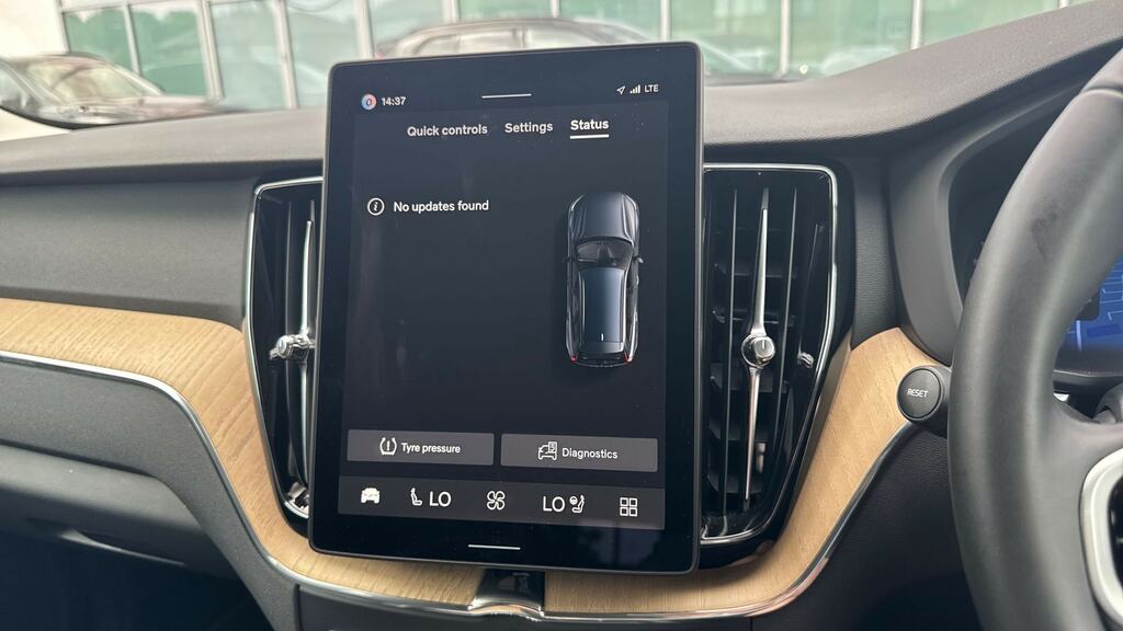 Volvo XC60 Plus Black Edition Black #42