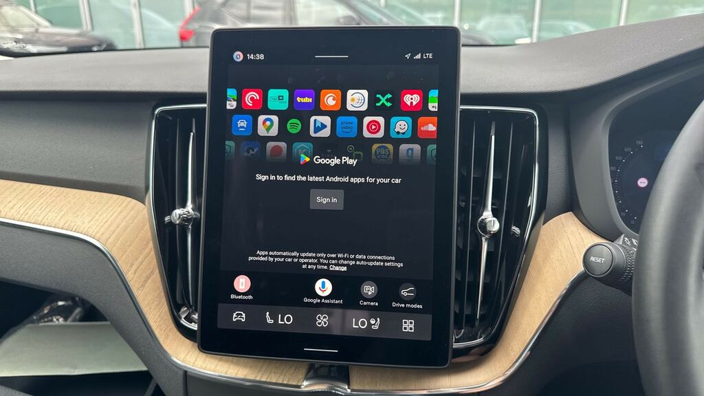 Volvo XC60 Plus Black Edition Black #48