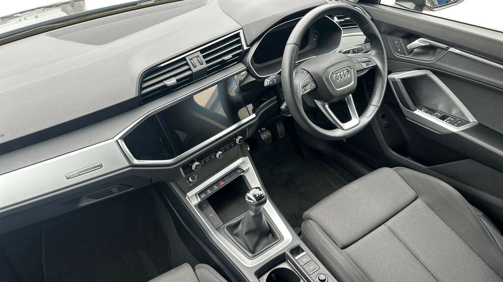 Audi Q3 35 Tfsi Sport Black #2