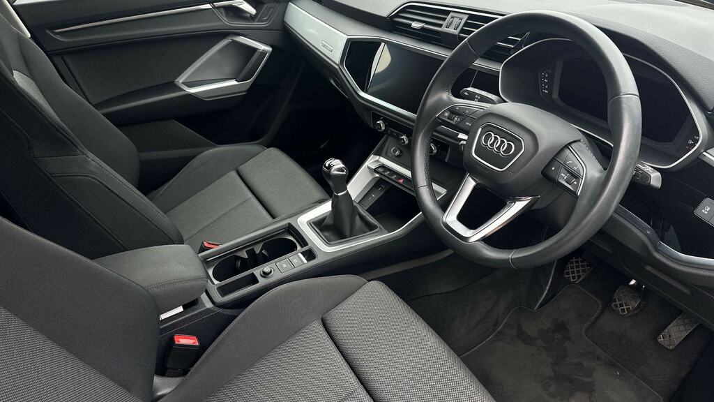 Audi Q3 35 Tfsi Sport Black #6