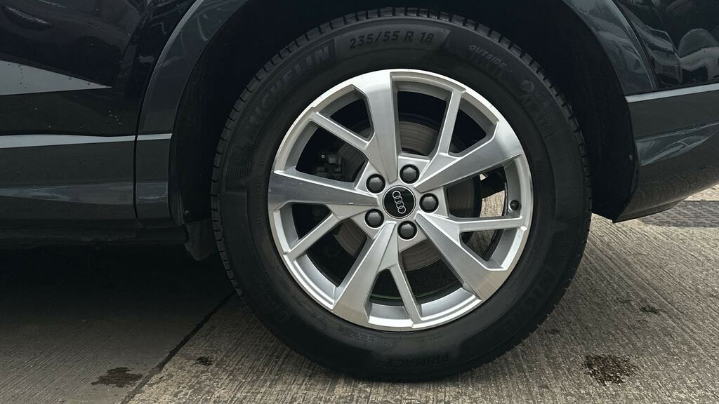 Audi Q3 35 Tfsi Sport Black #5
