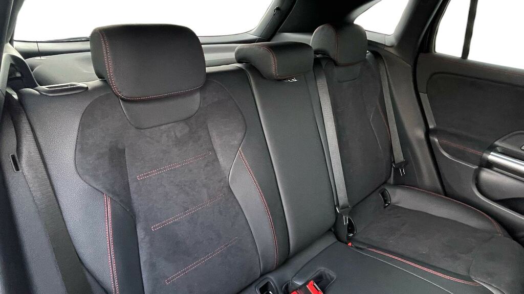 Mercedes-Benz GLA Class 200 Amg Line Executive Black #12